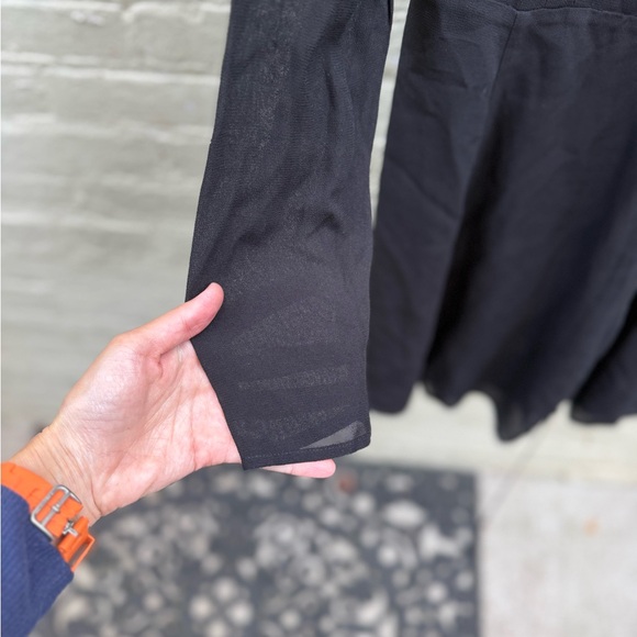 NWT Reformation dress. Sexy lightweigjt dress with cutout - Picture 7 of 7